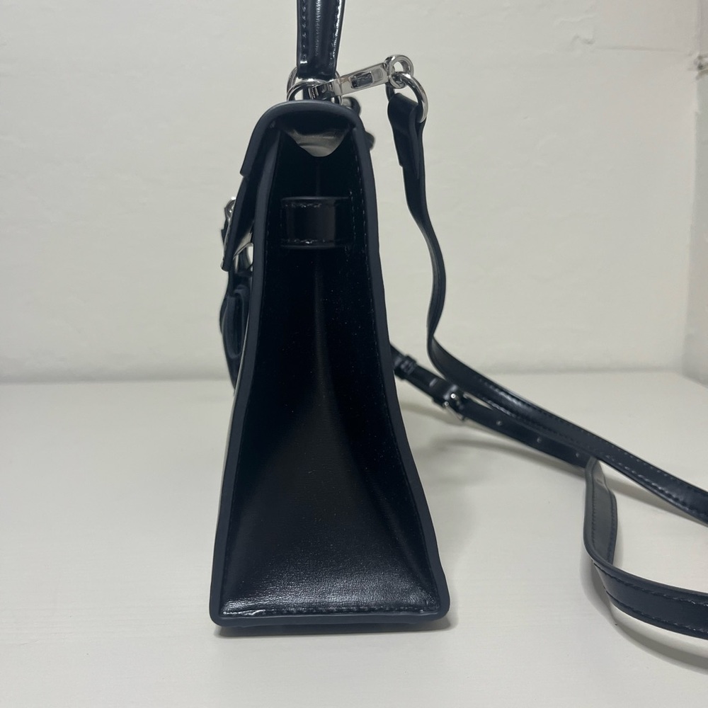 Elegant Black Handbag - Picture 2 of 4